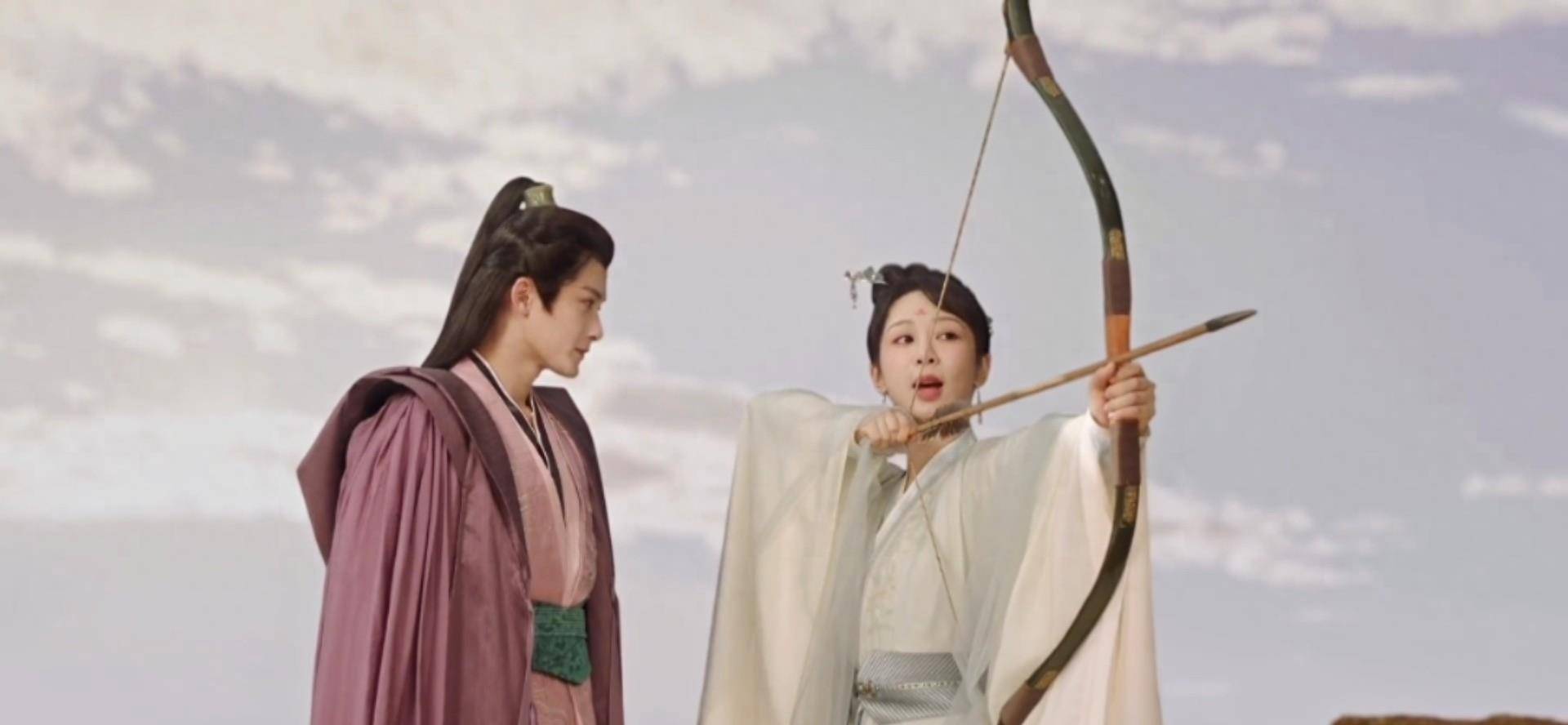 成毅和曾舜晞也凭借《莲花楼》获得了不少人气,杨超越和丁禹兮也凭借