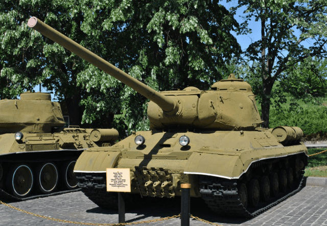 被德国虎式打的够呛,逼着苏联开发一代传奇重坦is系列!