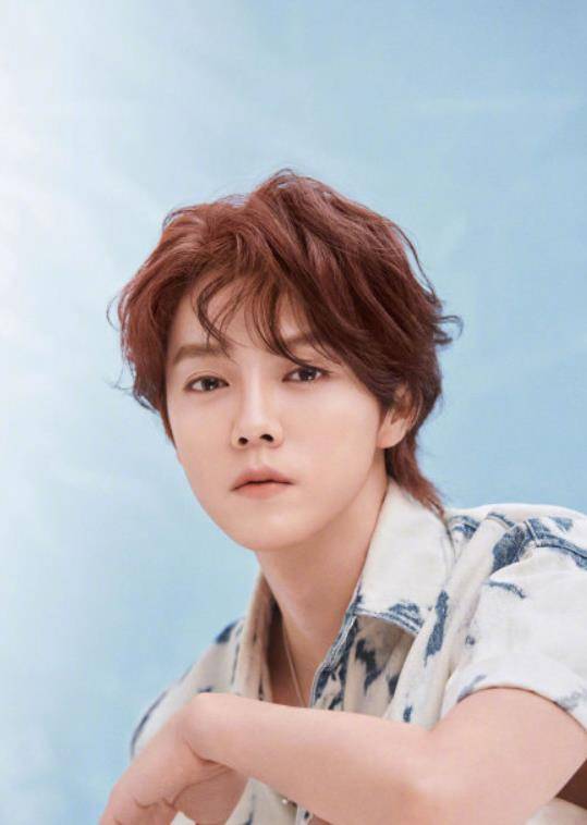 作为一名音乐人,鹿晗的作品输出当然也很稳定.