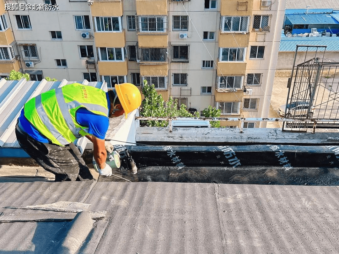 北新防水携手合作伙伴紧急驰援房山灾后恢复重建_抢修队_施工_小区