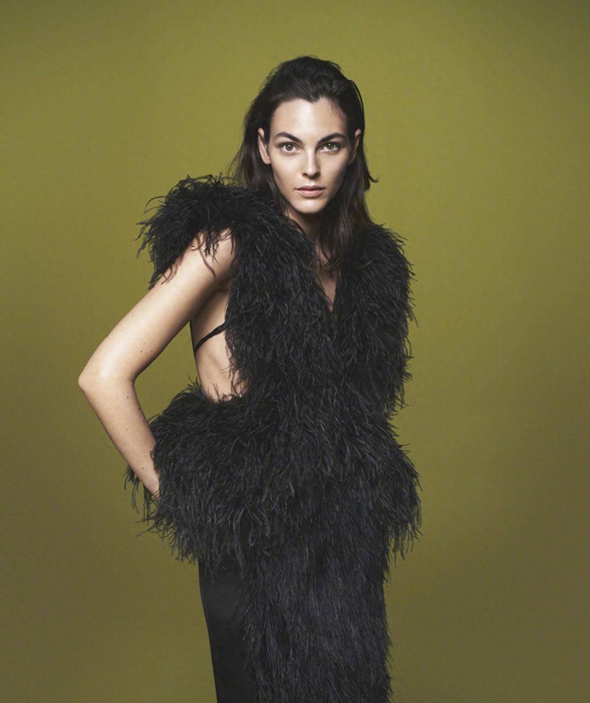 超模vc广告大片,有着美丽匀称的脸蛋,几乎不化妆,依然美丽震撼_魅力