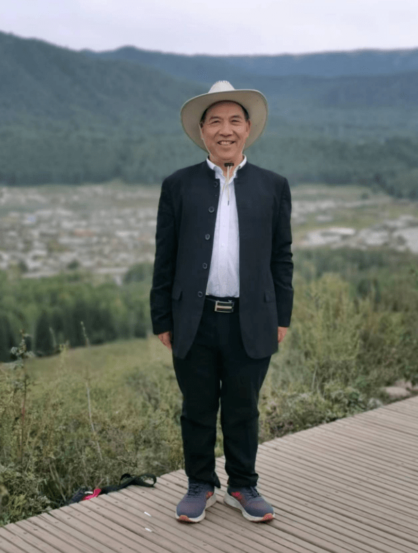 镛 | 放歌黔岭 情满北疆(贵州诗友采风作品十五首)_遵义市_新疆_教育