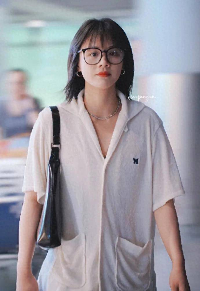 马思纯瘦了好多!