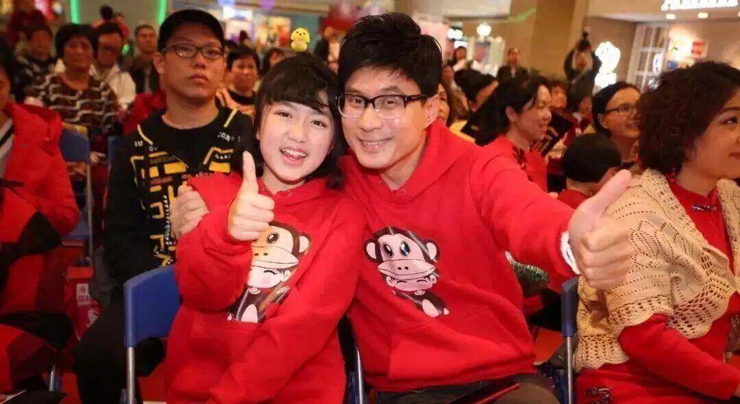 广东台主持人任永全带女儿参加家庭礼,55岁的他终于成为任世伯_陈旭然