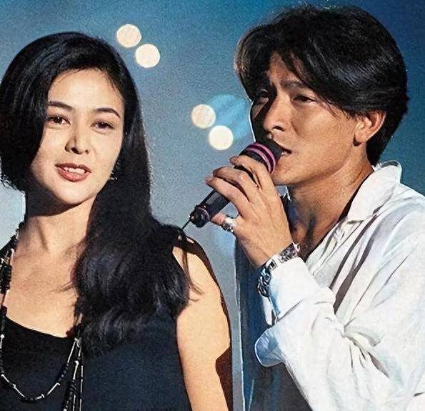 经典银幕情侣关之琳与刘德华再次同框,洪金宝子女也带着配偶追星_艺术