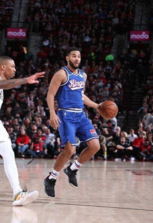 从冷门到巨星:科里·约瑟夫的加拿大篮球逆袭之路_队友_球员_能力