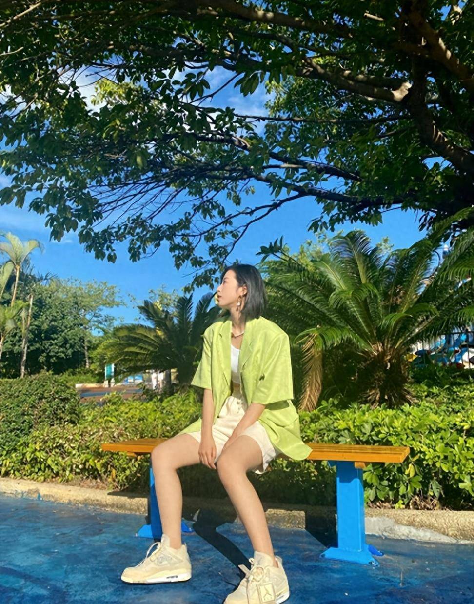 被周雨彤的穿搭美到,风格多变又洋气,太适合普通人借鉴_黑色_西装