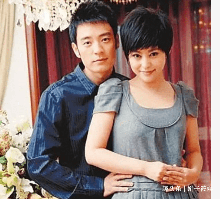 李光洁全家出游,儿子紧抱爸爸大腿好羞涩,娇妻身材看不出生过娃_孩子