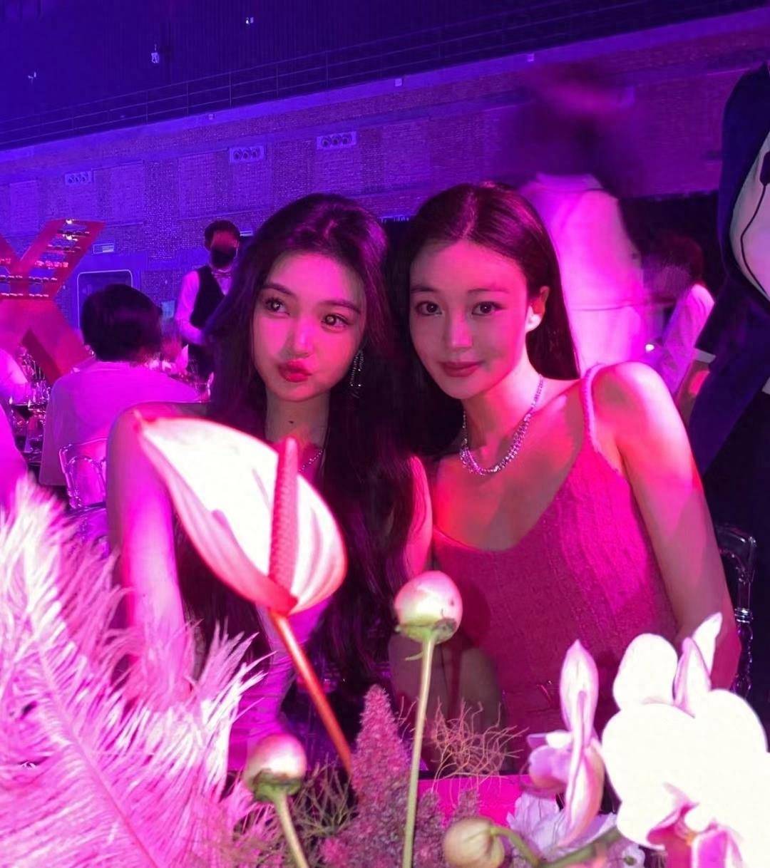 京圈姐妹花罕见同框,林心儿稳居c位,三人穿粉色衣服超抢镜_王天佑_王