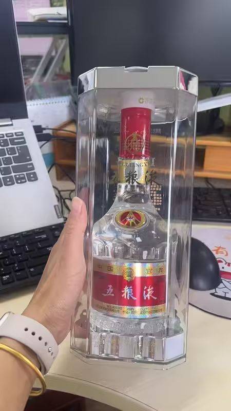 国名酒对比：五粮液、国窖1573、茅台、剑南春、青花汾，哪个更好喝点呢