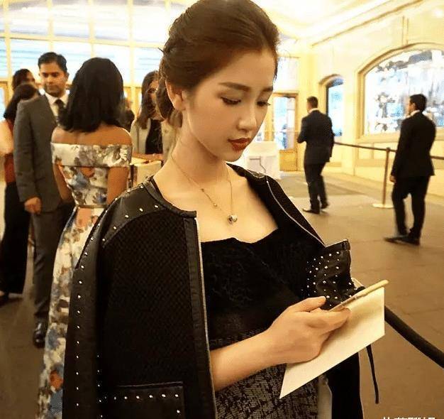 虞书欣出道前旧照被翻出,名副其实的白富美_气质_时候_照片