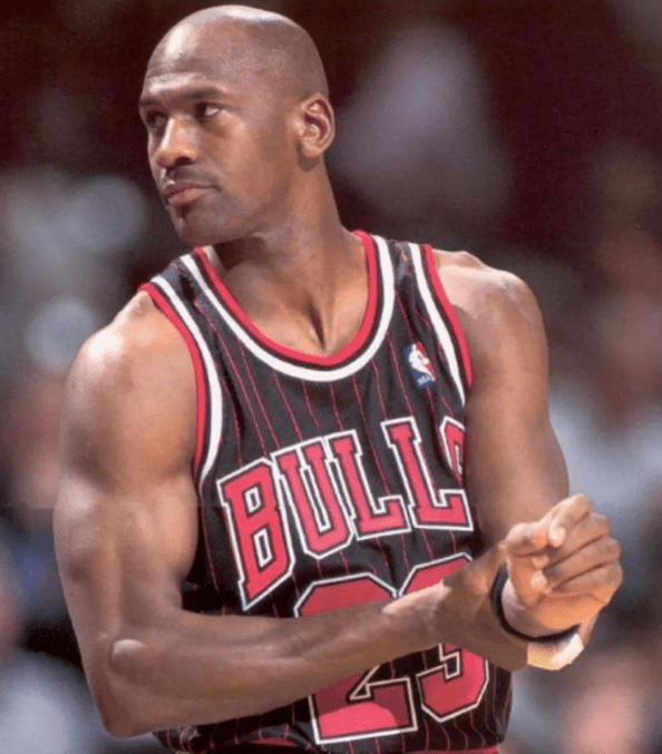 nba5位置最强肌肉阵容,奥尼尔手臂像p图 詹皇球衣穿成紧身衣_乔丹_1