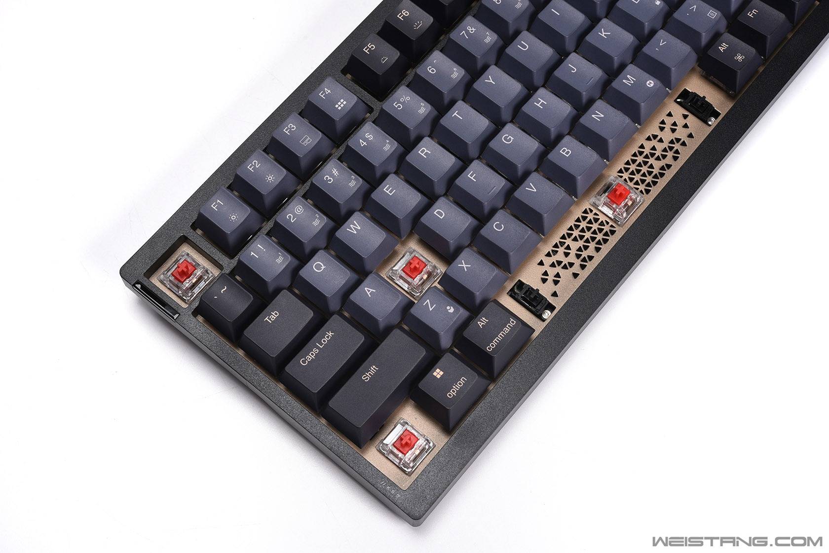 美商海盗船k65 plus 75%三模无线游戏键盘评测_特写_设计_蓝牙