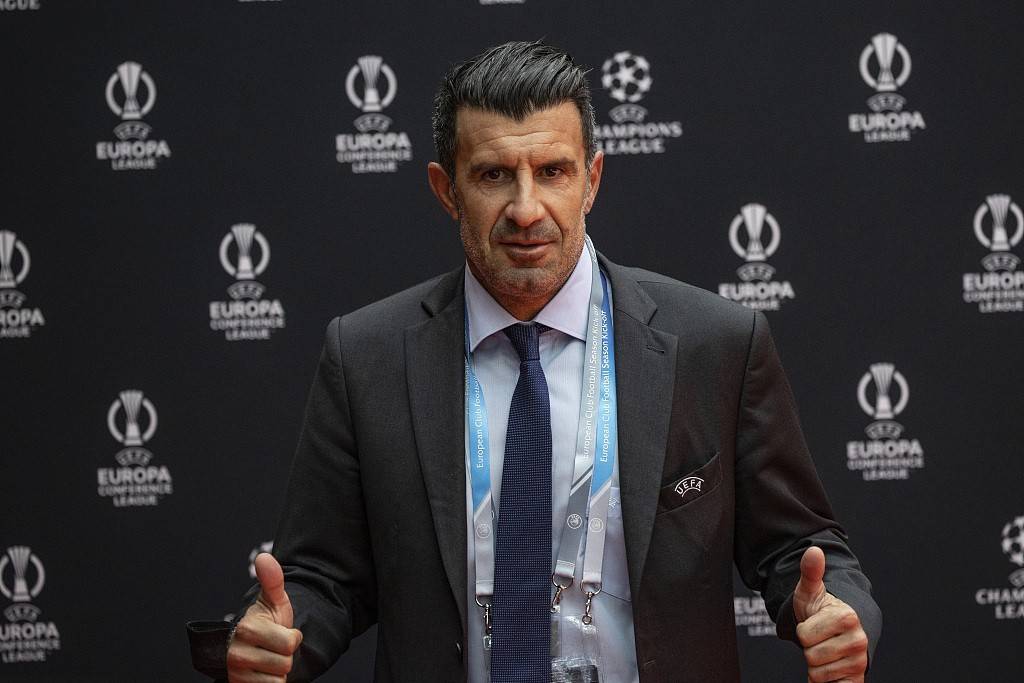 2009年,菲戈宣布退役,结束了辉煌的职业生涯.