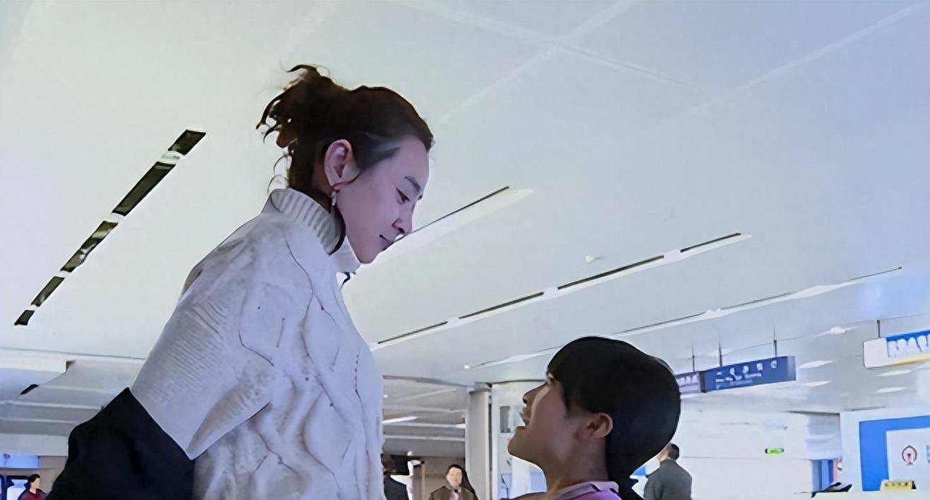 李勒优:变形计最幸运主人公,被离异阔太收养,如今考上大连本科_吴丽