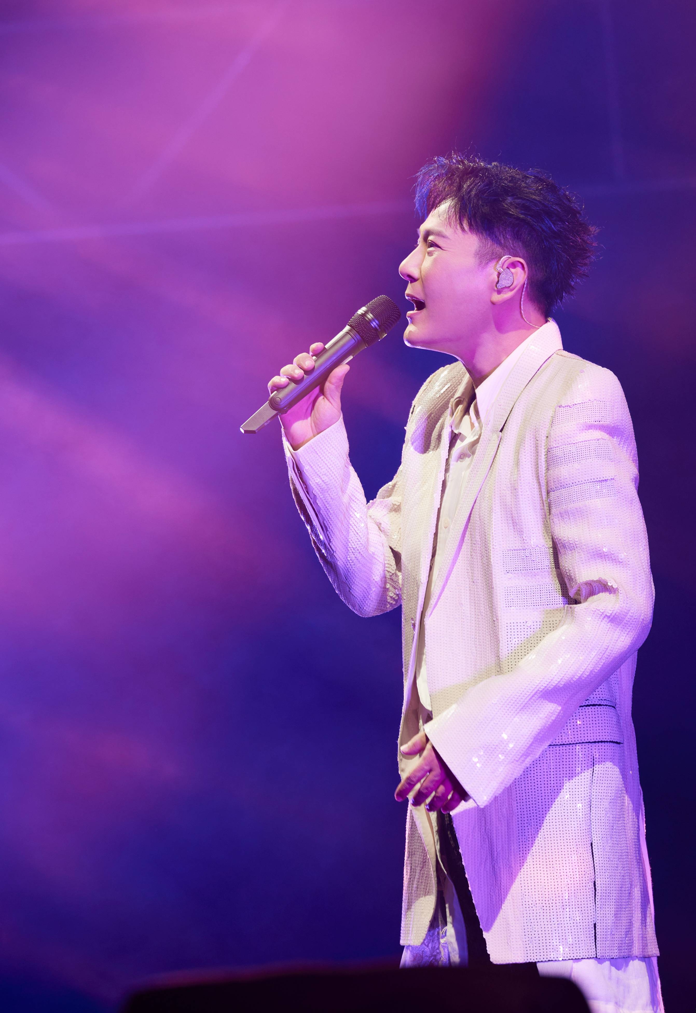 张信哲改动歌词上演实力宠粉,未来式2.