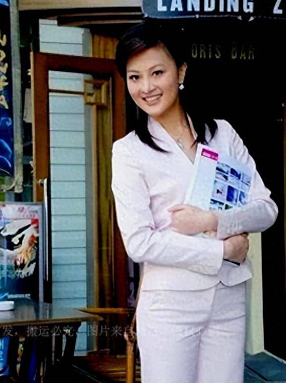 东方卫视尹红,我们最女子主持,她清丽中还带着妩媚_故事_风格_观众