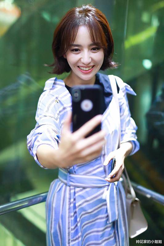 凹凸有致!佟丽娅360度无伤角的美啊!_短裙_身材