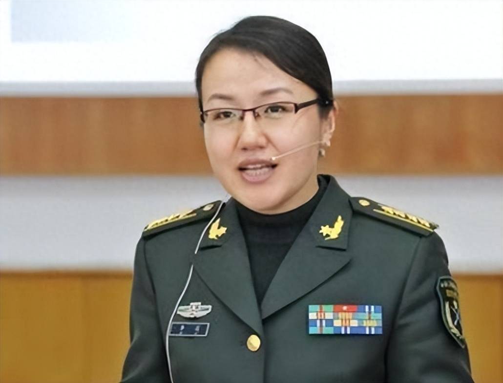 中国女军事评论家图片