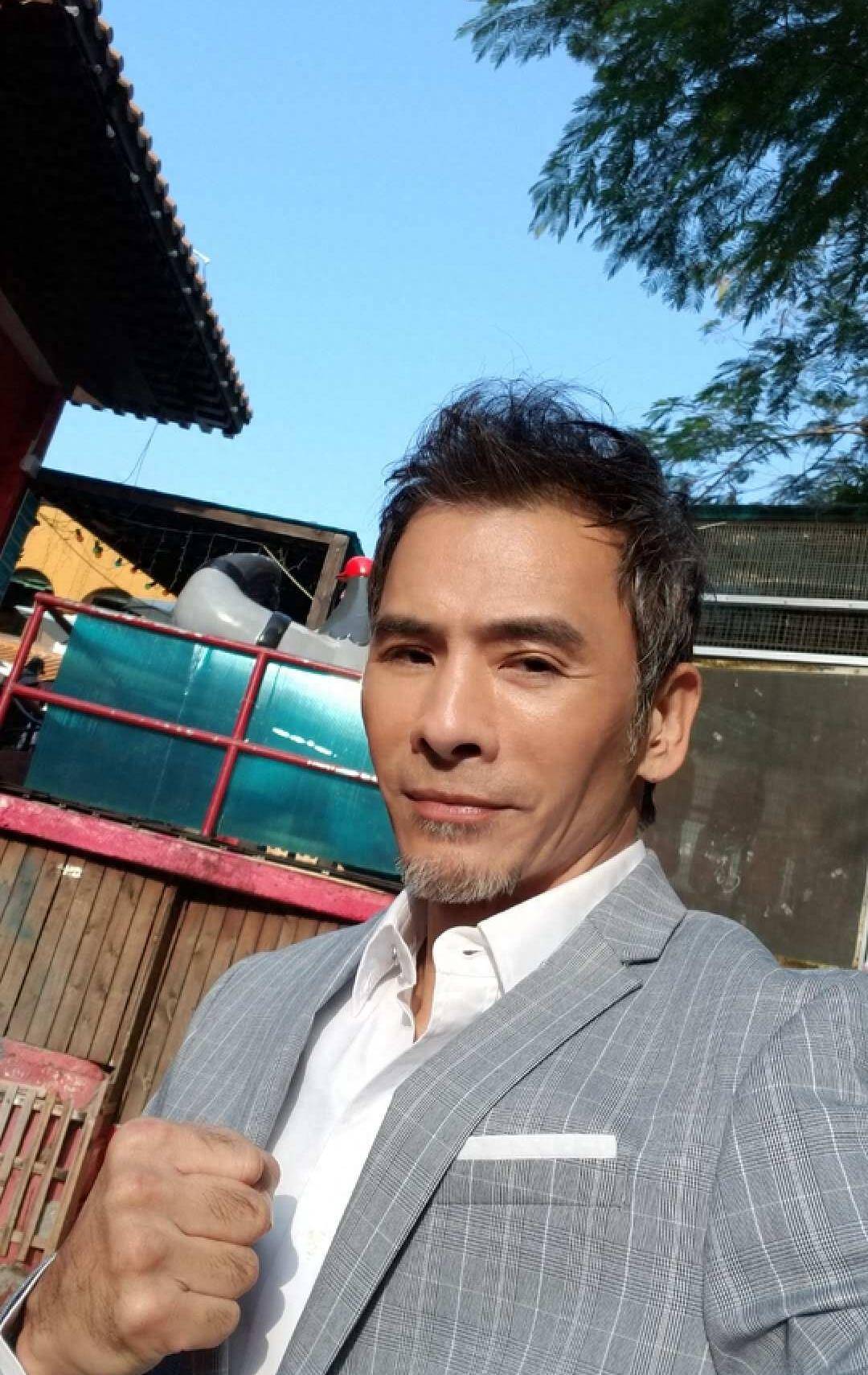 香港著名男演员林伟近年一直没有停下工作的步伐,尽管六十一岁的年纪