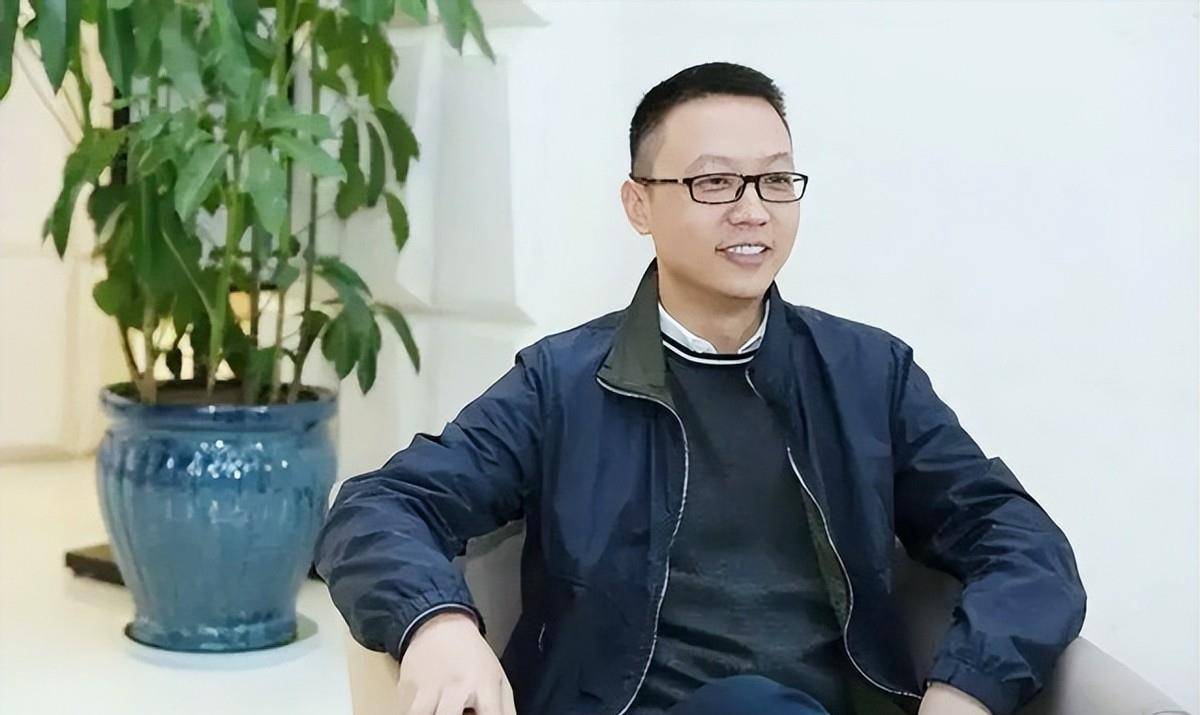 蓬莱大仙盛一飞,现任支付宝用户体验部的总监盛一飞认识马云时,还是个