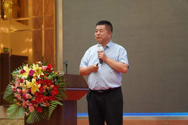 会主任张志勇做主题报告重庆市三峡教育文化研究院名誉院长陈定凡做