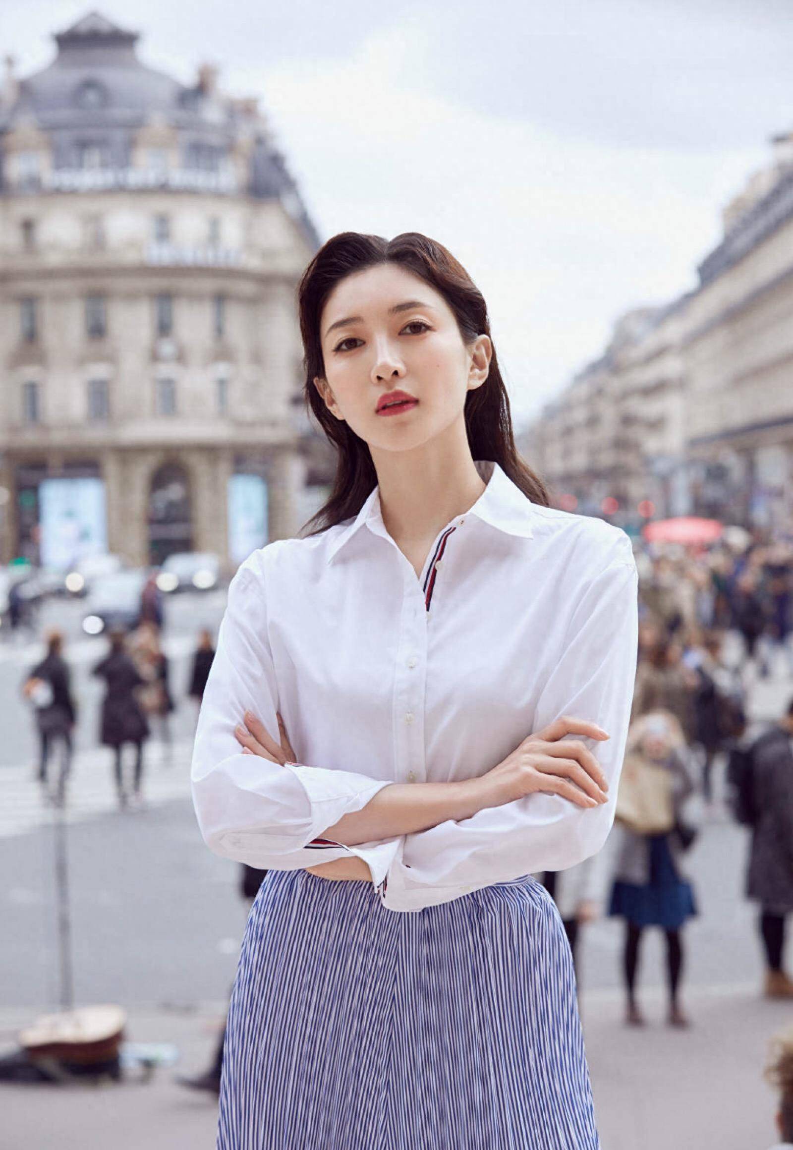 江疏影上热搜,被曝为已婚富豪生下儿子,曾海南与富商约会