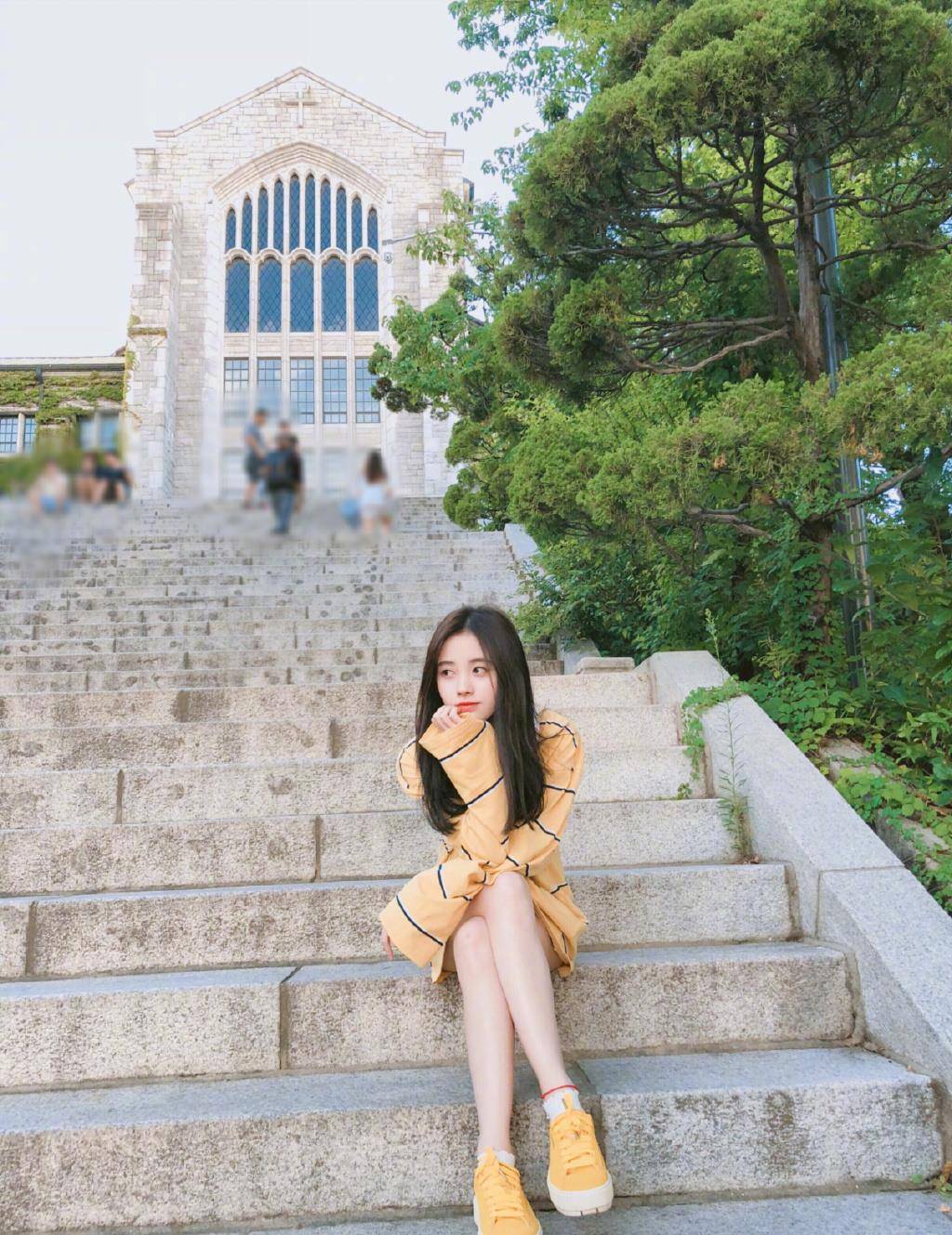 鞠婧祎吃"老本"了吗?