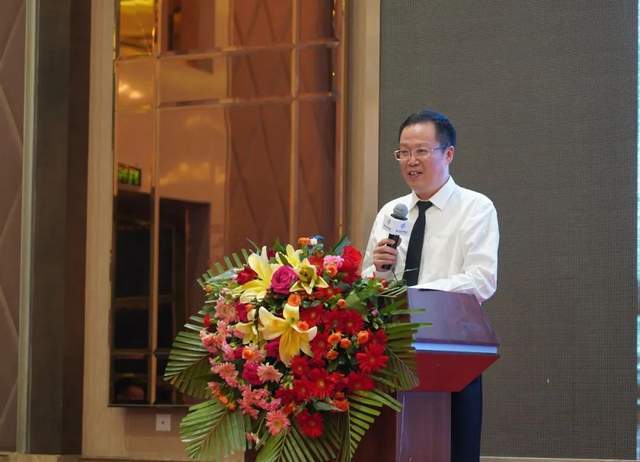 张志勇做主题报告重庆市三峡教育文化研究院名誉院长陈定凡做交流会