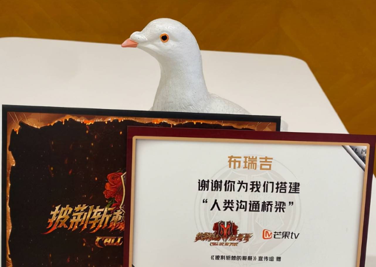 布瑞吉晒和偶像干妈还有嫂子合照,袁咏仪戚薇应采儿出镜,很欢乐