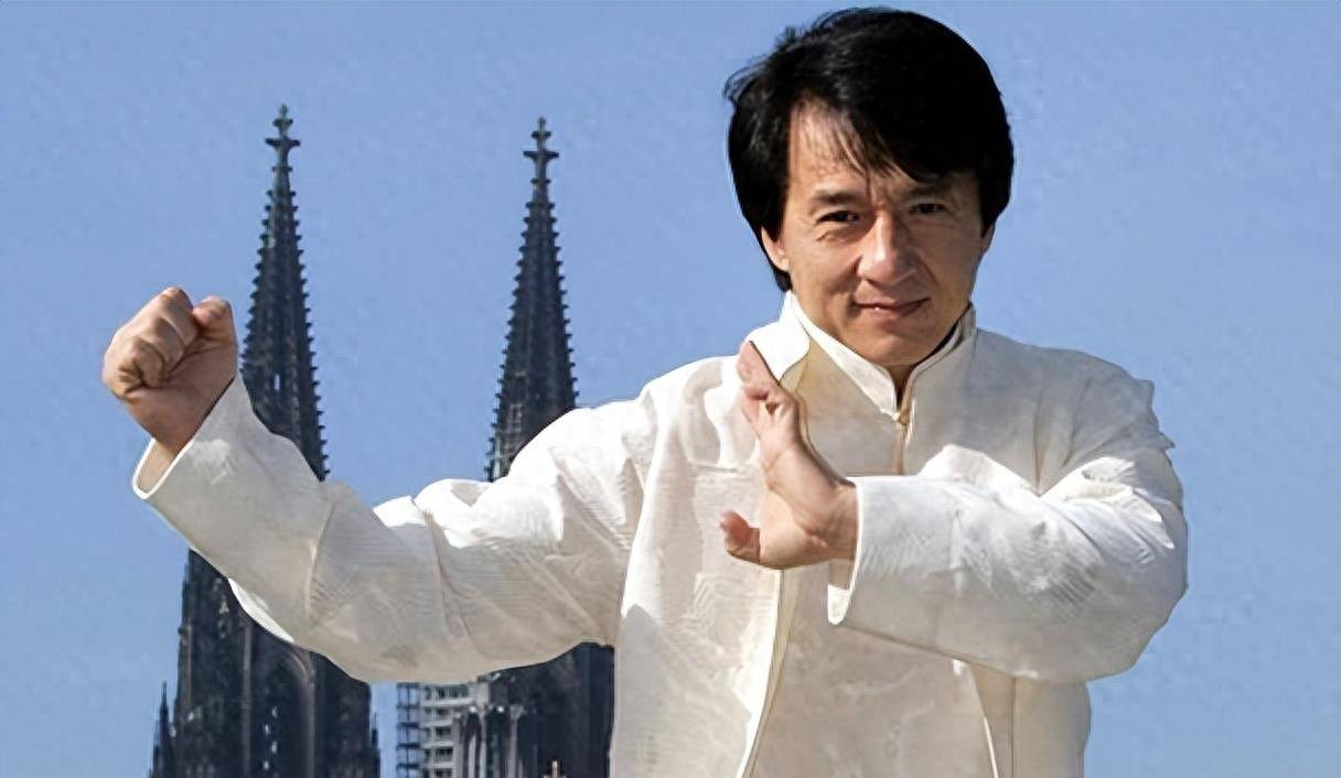 28号除夕夜,成龙与邓丽君私生子真相浮出水面,揭秘成龙的恋爱史