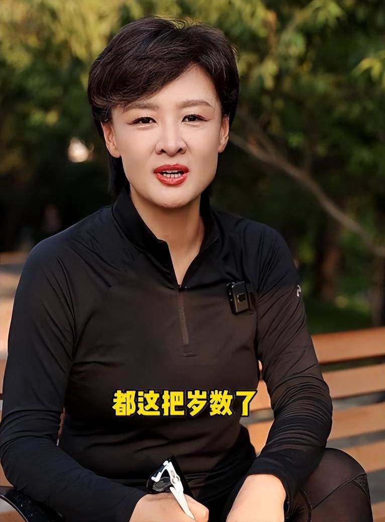 李小萌:主持人資格證沒用了,在50歲生日之際考取了營養師資格證_視頻