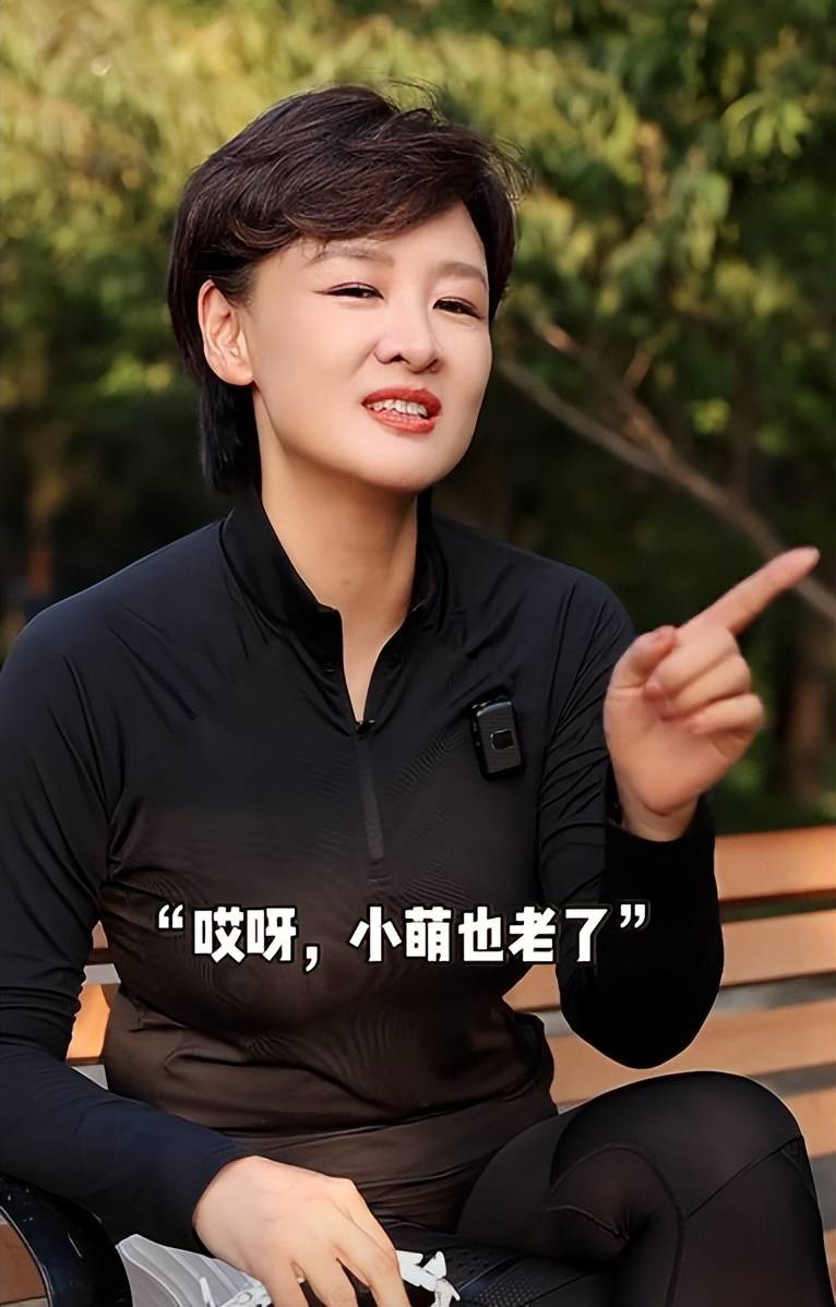 李小萌:主持人资格证没用了,在50岁生日之际考取了营养师资格证_视频