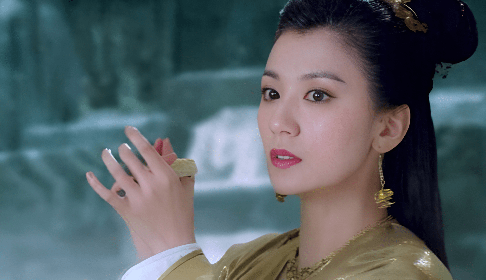 在无崖子愤然离去之后,李秋水又勾引了无崖子的徒弟丁春秋.