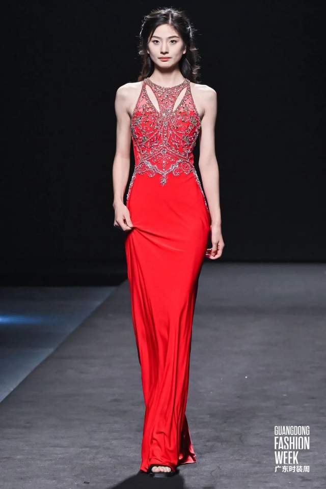 潮式时尚有多美?来潮州婚纱晚礼服基地优势服装品牌联展饱眼福