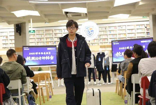 私立学校校服穿搭合集,放眼整个时尚圈也是相当炸裂_服务_进行_教育