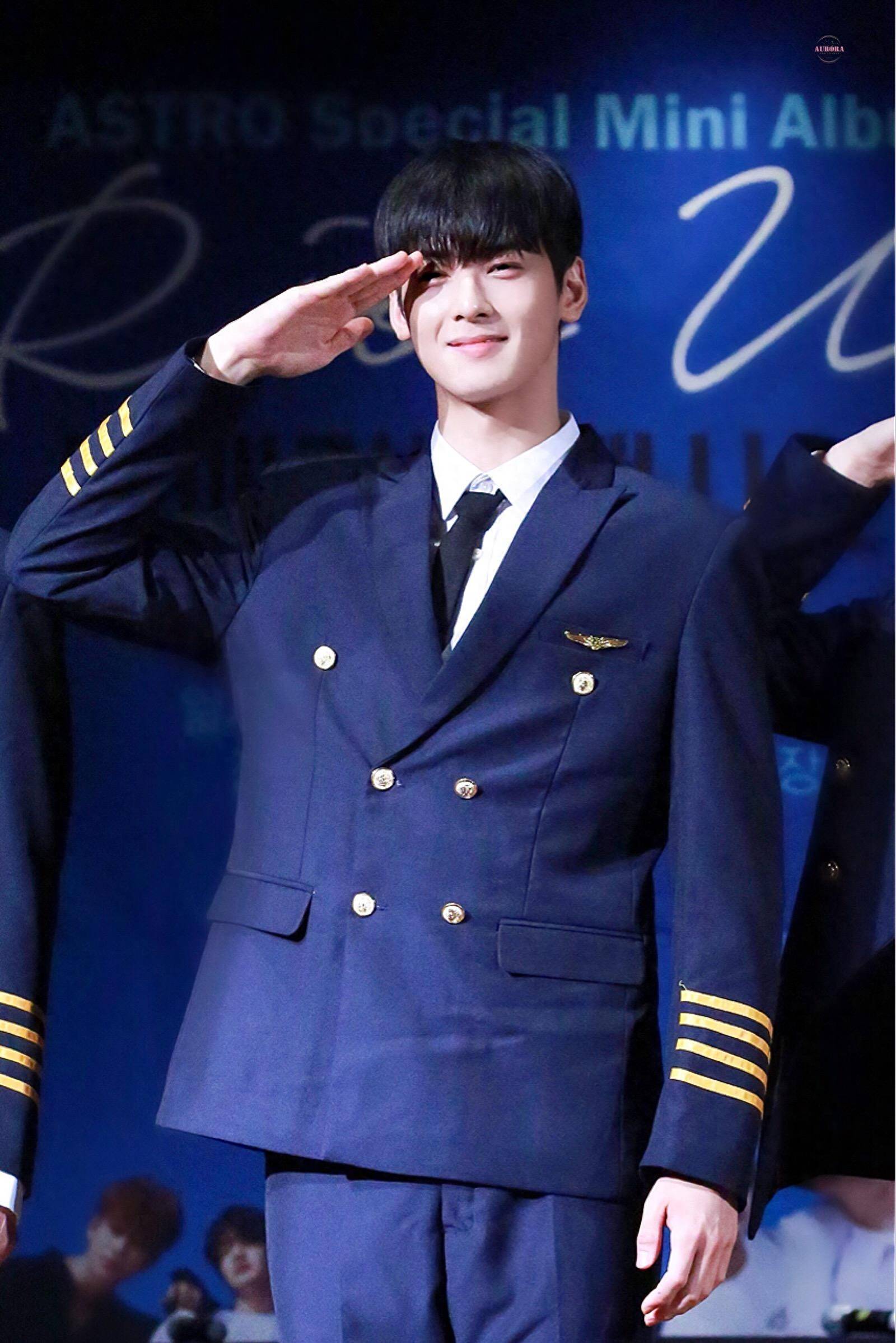 在厕所被星探挖掘,一人为公司挣60亿,却在背后受尽委屈_车银优_漫画