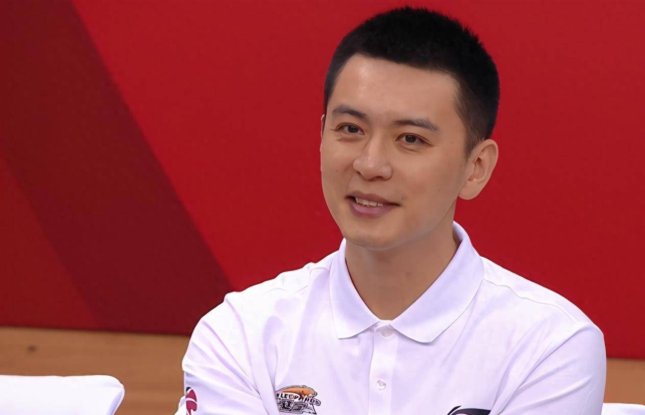 杨鸣加盟cba巨无霸,年薪暴涨翻倍,赵继伟竟付出豪华祝福_辽宁队_豪门