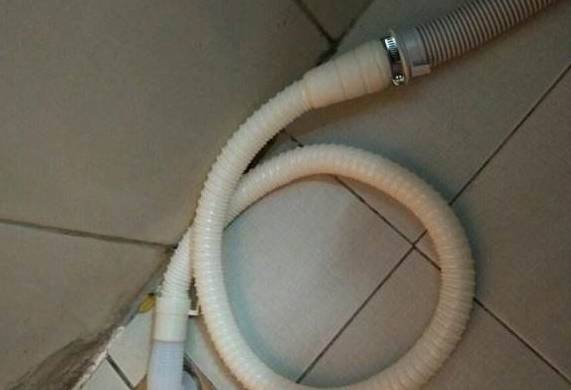洗衣机下水管总是积水?
