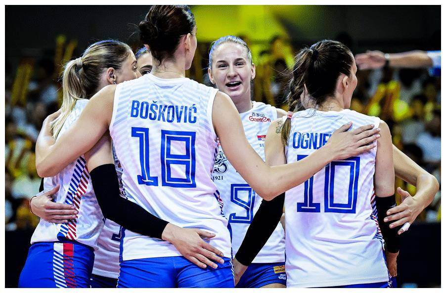 女排世界冠军3-0大获全胜,豪取3连胜,开心大合影_塞尔维亚_加拿大