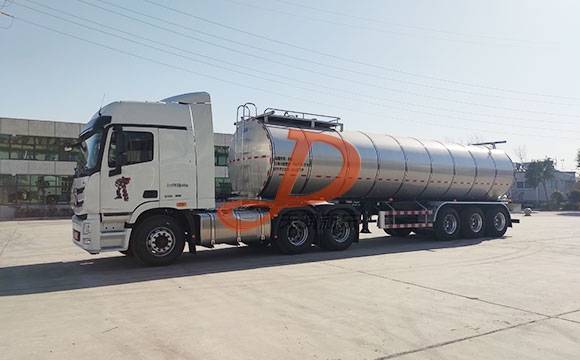 不锈钢保温运输罐车可用于运输各类食品,如鲜奶,果汁,酒类,食用油