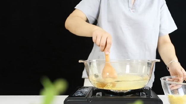 秋天早餐给孩子喝它,钙是牛奶4倍,铁是豆浆5倍,营养又美味_小米_海参