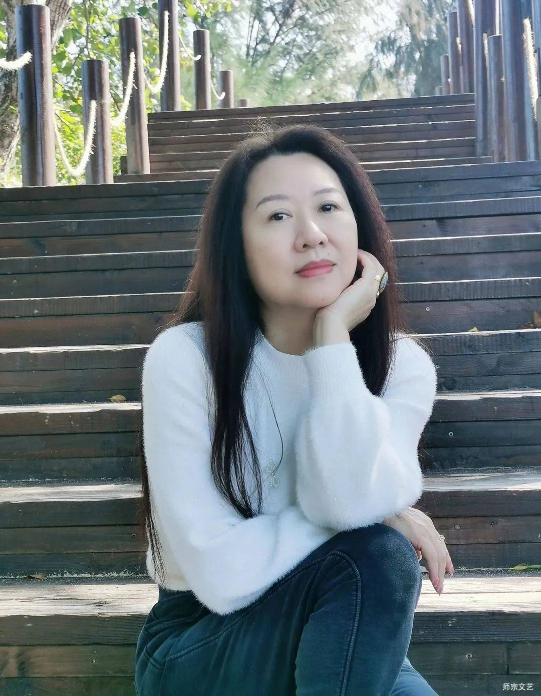 潇潇:当代著名诗人,画家.中国诗歌学会常务理事.