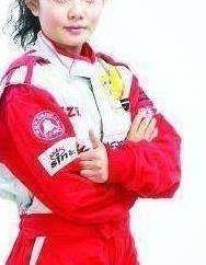 结婚后两人依旧恩爱如初,只要王晓曦拍戏,李芳蕾有时间就会陪着老公