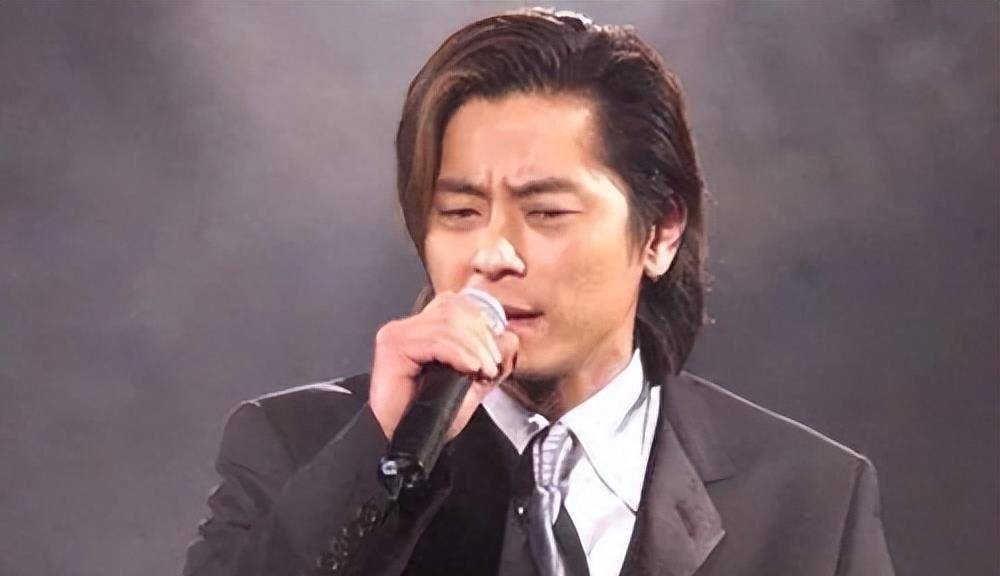 王杰在巅峰时期遭遇毒手,损坏了嗓子,背后的真相到底是怎么回事_嗓音