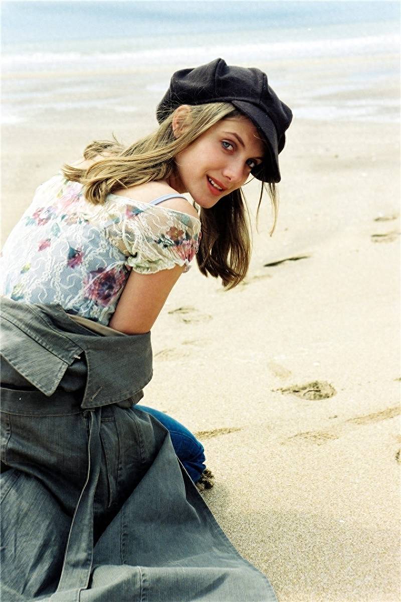 "法国白玫瑰"梅拉尼·罗兰的4部r级作品分享_评分_叙事_人数