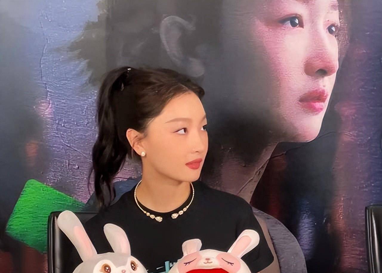 周冬雨颜值大变样,撞脸倪妮引热议:神秘容颜引发医美猜测_变化_网友