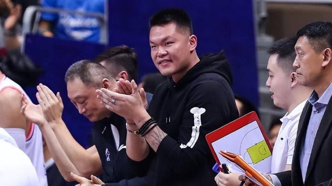 广东男篮获得如此大的权力,除了个人能力很强外,还与球队老板吴迪的