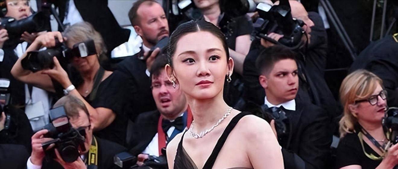 冯小刚直言:她太会装了,永远红都做不到,更别说获奖了_苗苗_冯导_淼淼