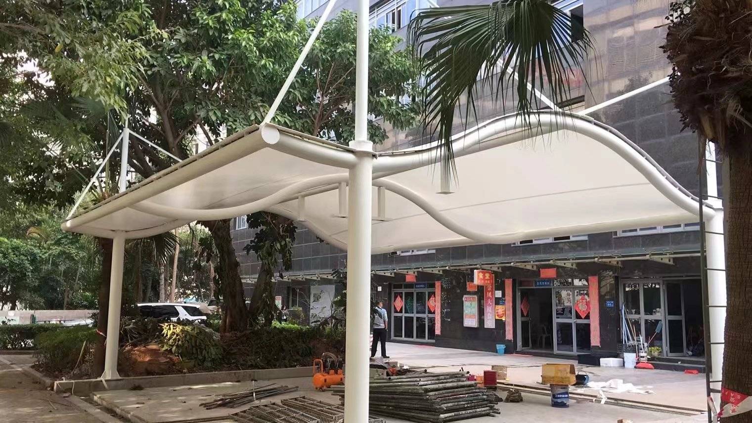 膜结构遮阳雨棚安装工艺是什么?_张拉_进行_设计的